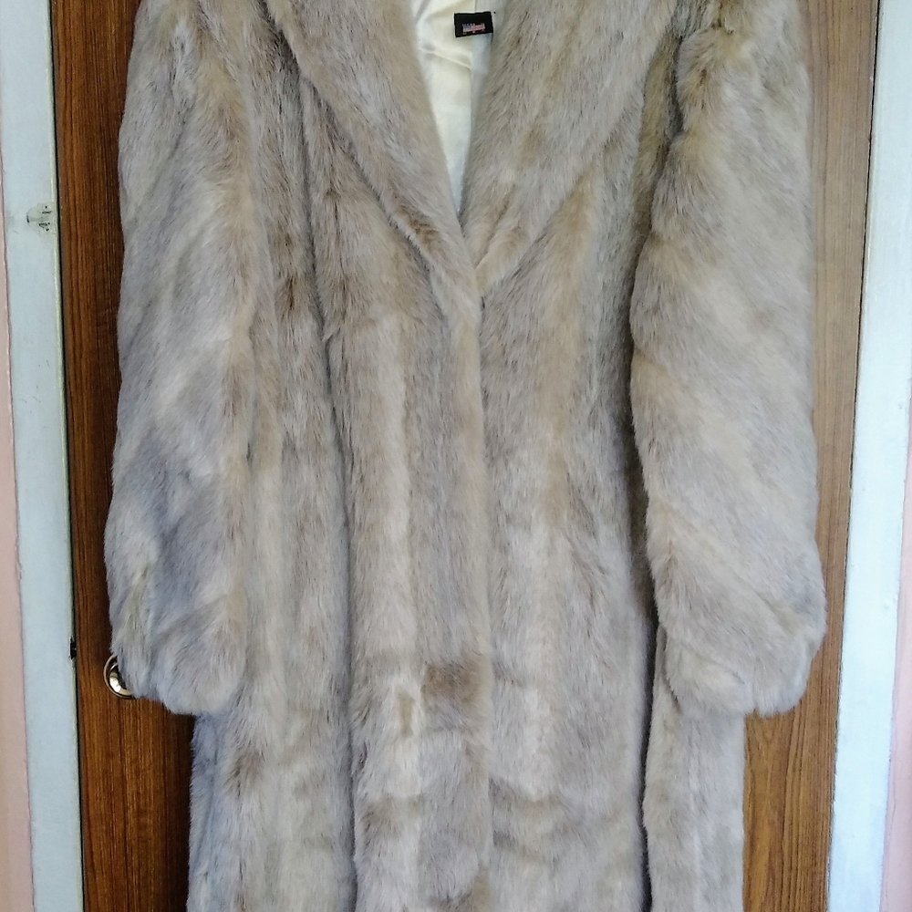 Full Length Faux Fur Coat Beige in Large EUC